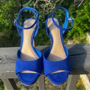 Gianni Bini royal blue leather heels